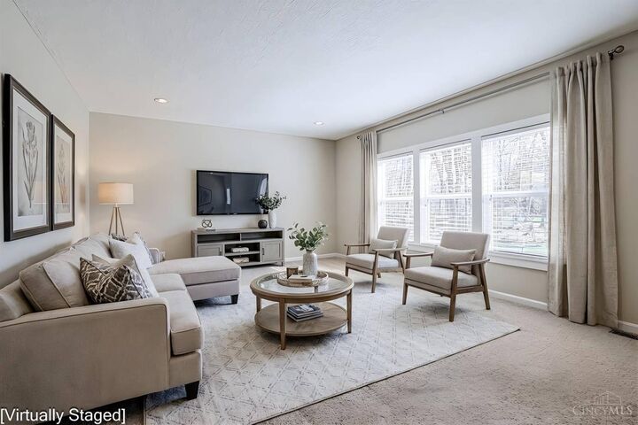 Property Photo:  1117 Stableview Circle  OH 45039 