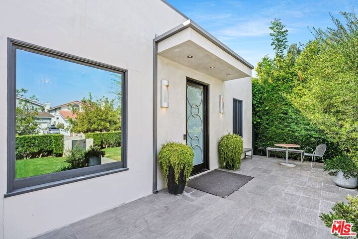 Property Photo:  429 N Lucerne Blvd  CA 90004 