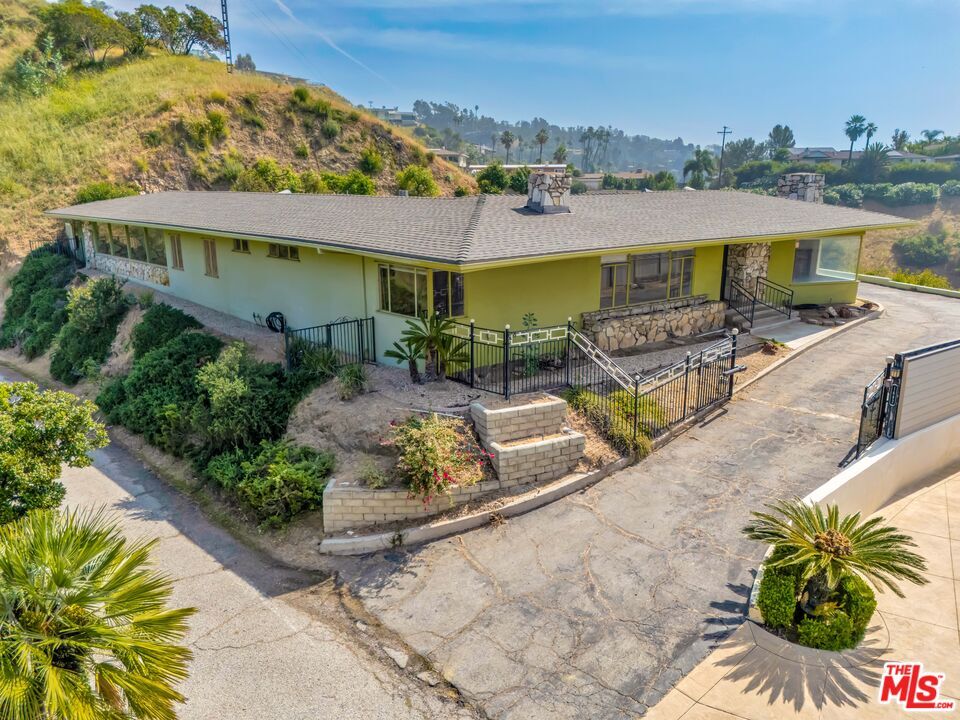 Property Photo:  1682 Larco Way  CA 91202 