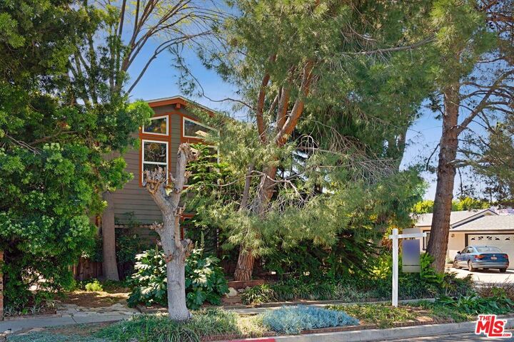 Property Photo:  13522 Delano St  CA 91401 