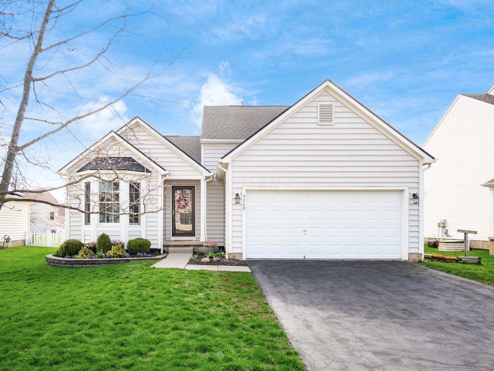 Property Photo:  9360 Magnolia Way  OH 43146 