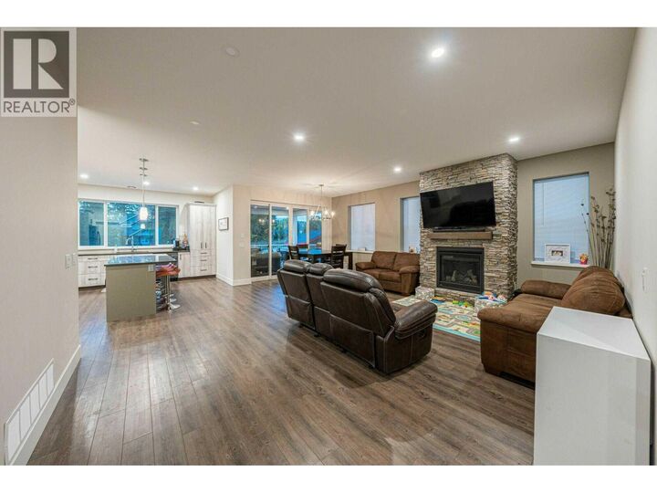 Property Photo: 80 15 Avenue Southeast BC V1E 0G3