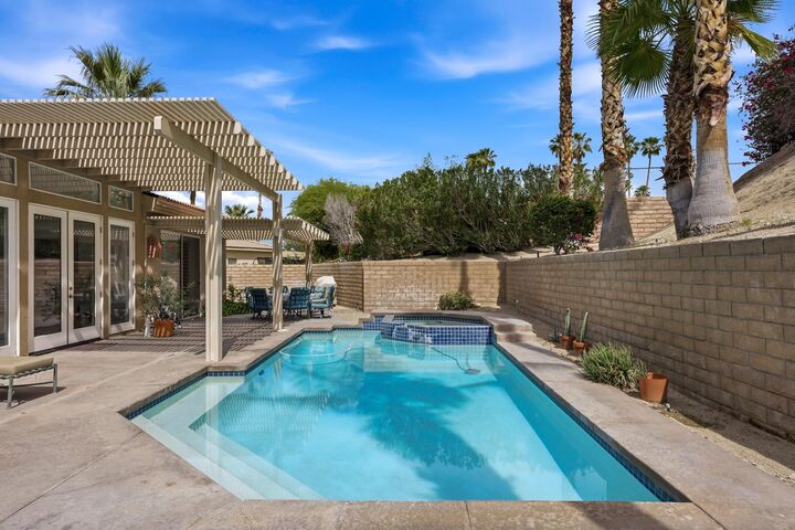 Property Photo:  133 Vista Royale  CA 92260 