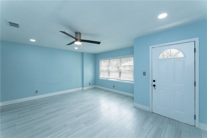 Property Photo:  619 Oakwood Avenue  GA 31501 