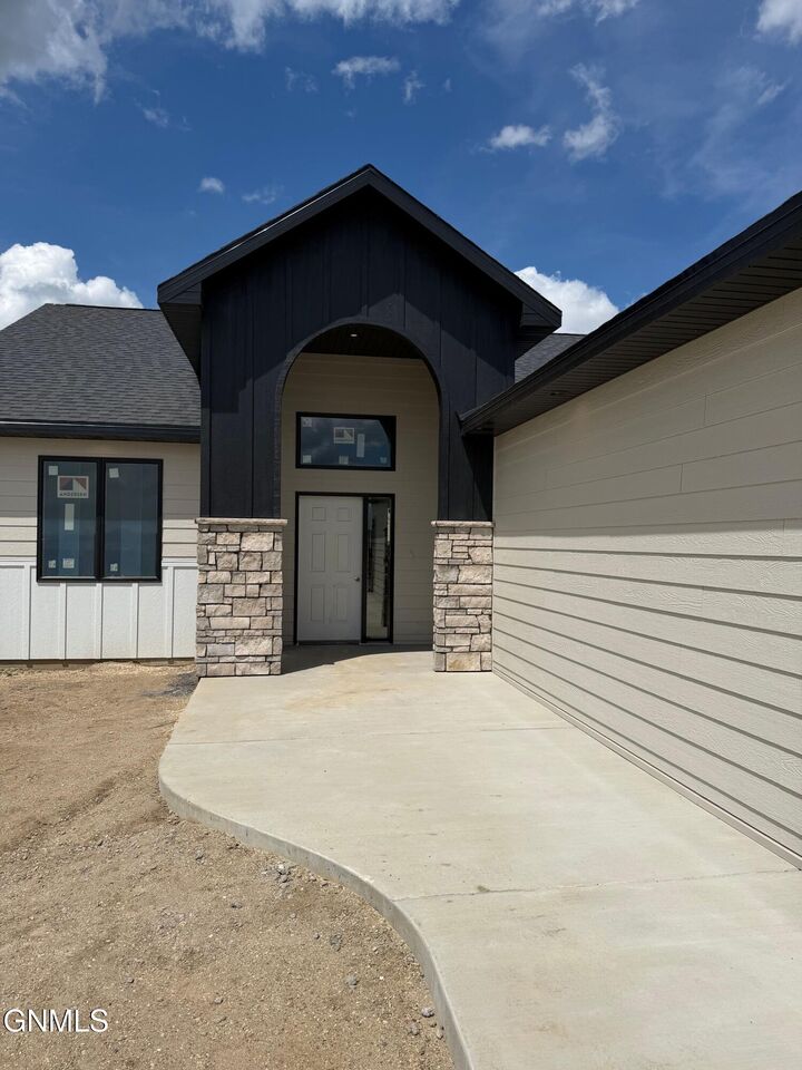 Property Photo:  4420 Marsh Hawk Drive  ND 58503 