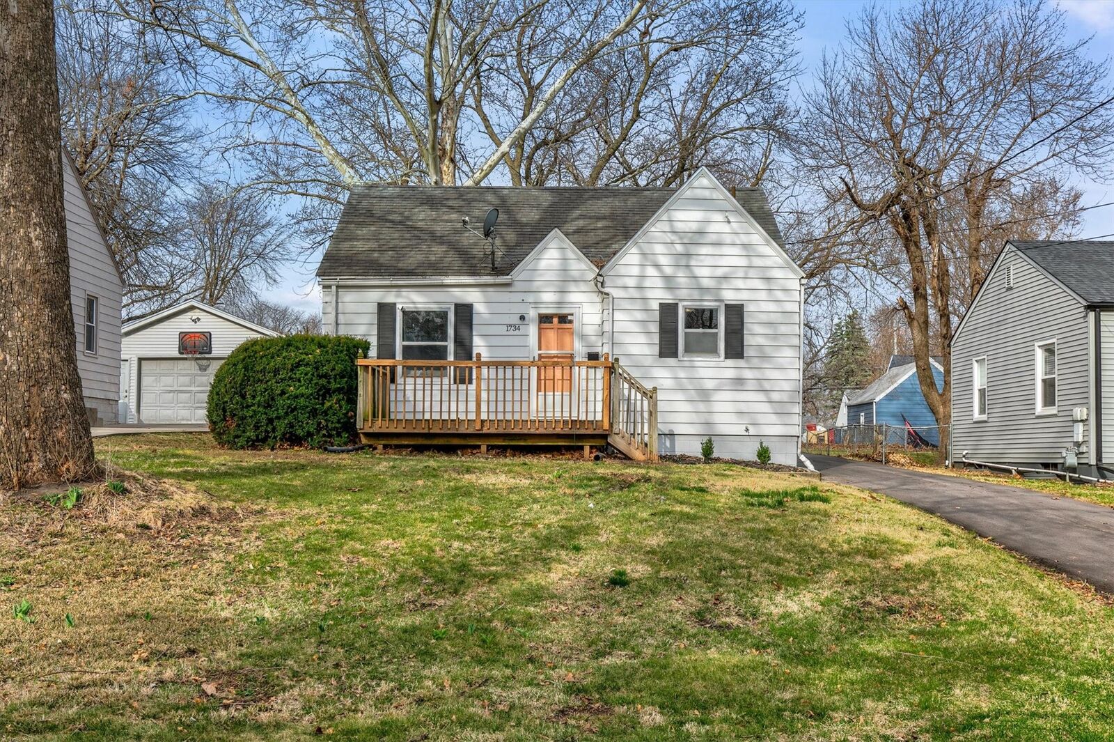 Property Photo:  1734 45th Street  IA 50310 