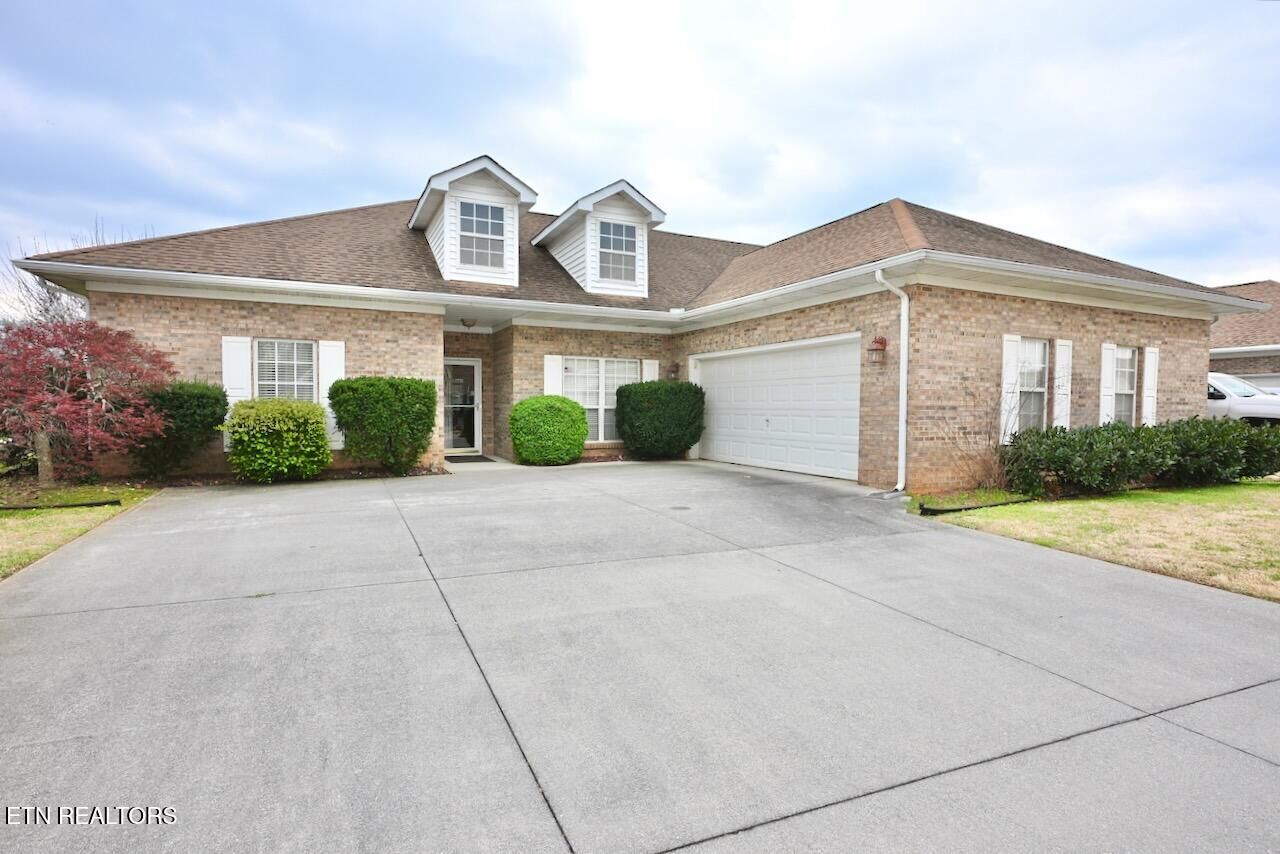 Property Photo:  258 Royal Oaks Drive  TN 37801 