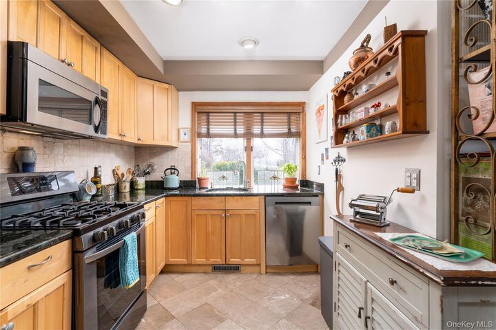 Property Photo:  1603 Bluffs Drive N  NY 11933 