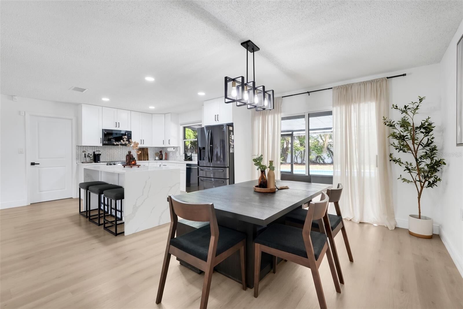 Property Photo:  589 Del Rio Street  FL 32839 