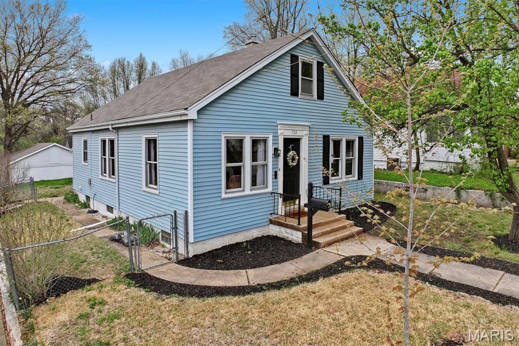 Property Photo: 720 E McKinley Street IL 62220