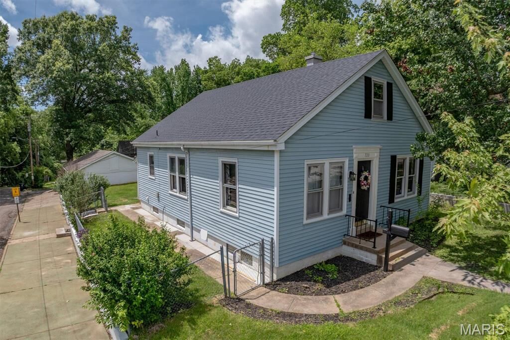 Property Photo: 720 E McKinley Street IL 62220