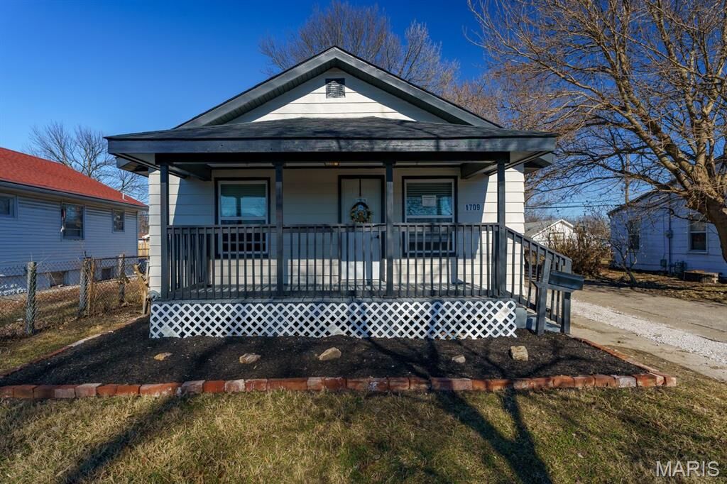 Property Photo: 1709 Moro Avenue IL 62040
