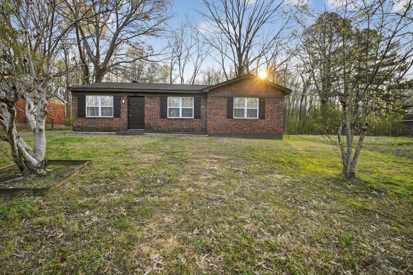 Property Photo: 608 Northaven Dr TN 38127