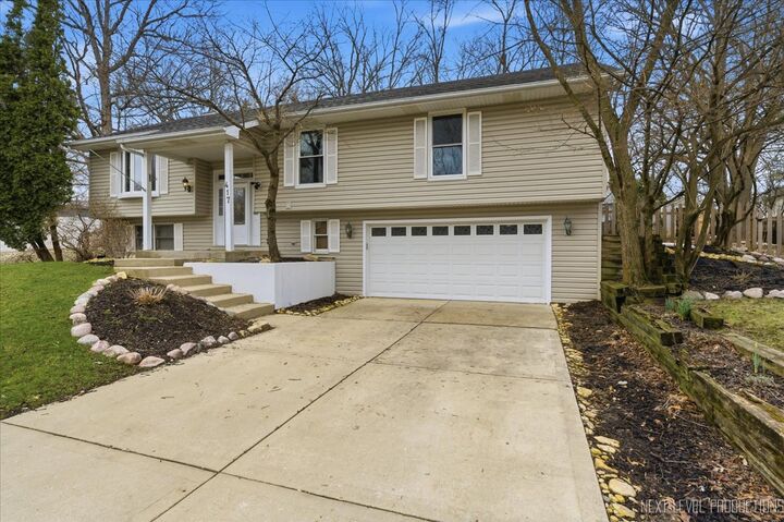 Property Photo:  417 Cambridge Way  IL 60440 