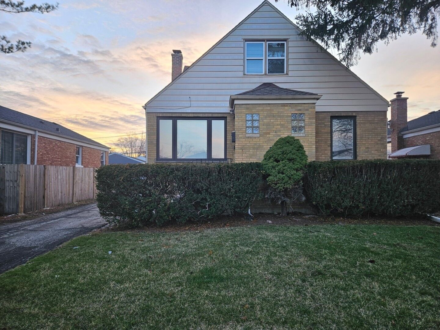 Property Photo: 2436 Spruce Street IL 60171