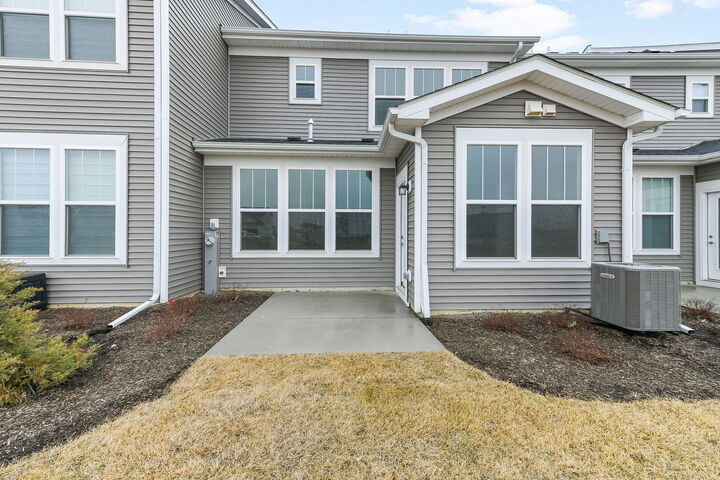 Property Photo: 672 Switchgrass Way 58005 IL 60490