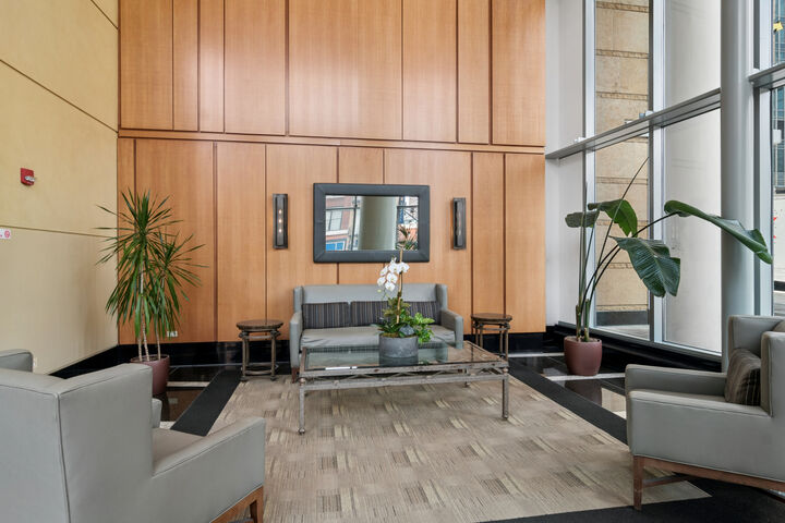 Property Photo:  345 N La Salle Drive 1706  IL 60654 