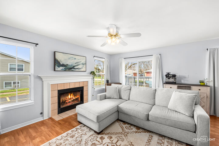 Property Photo:  208 Maple Street C  IL 60554 