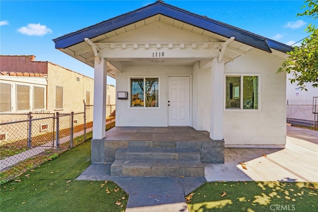 Property Photo:  1118 E 77th  CA 90001 