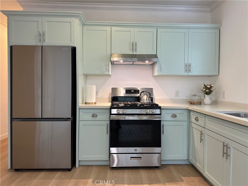 Property Photo:  956 E 43rd  CA 90011 