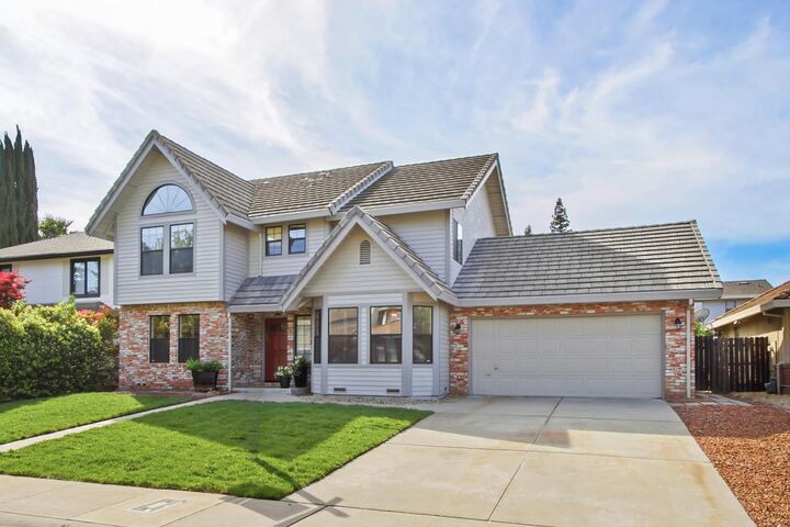 Property Photo: 534 Valim Way CA 95831