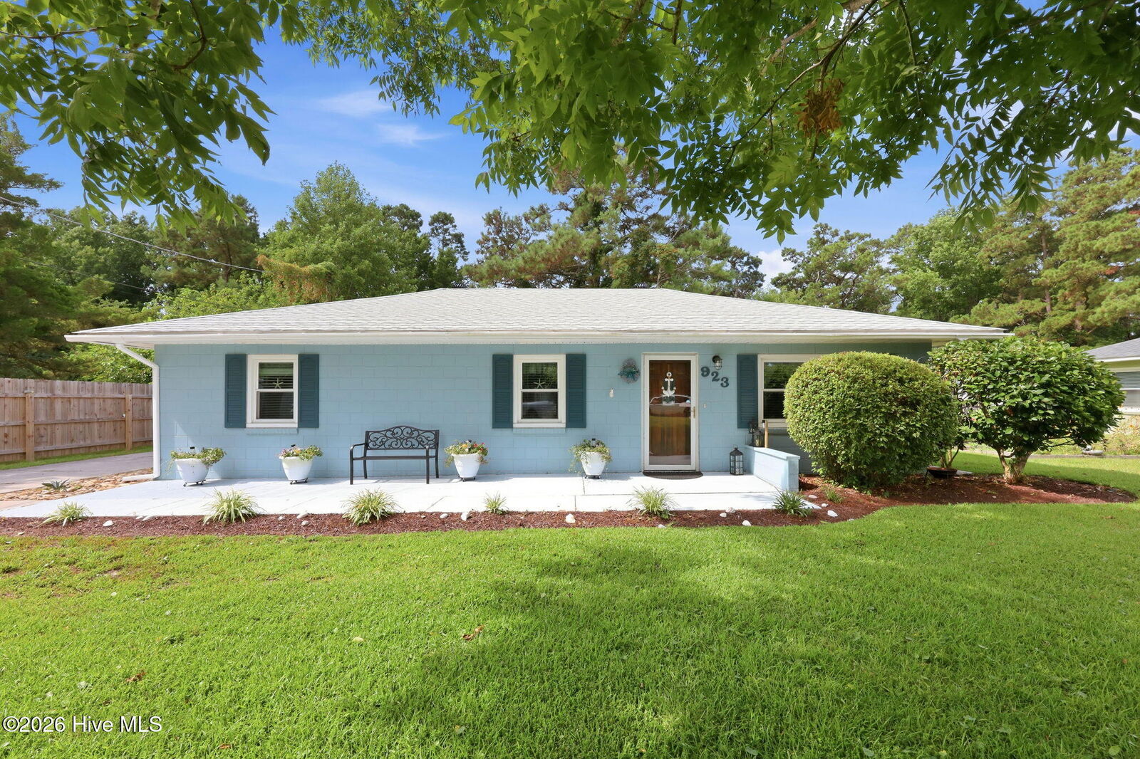 Property Photo:  923 N Yaupon Terrace  NC 28557 