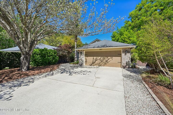 Property Photo: 2847 Sutton Estates Circle N FL 32223