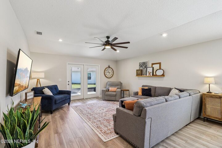 Property Photo: 11993 Elderbank Drive FL 32256