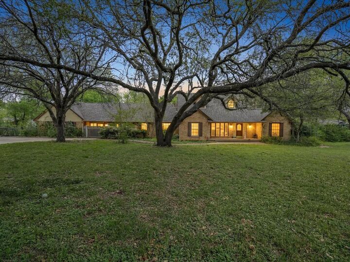 Property Photo:  1406 Braewood Place  TX 75137 