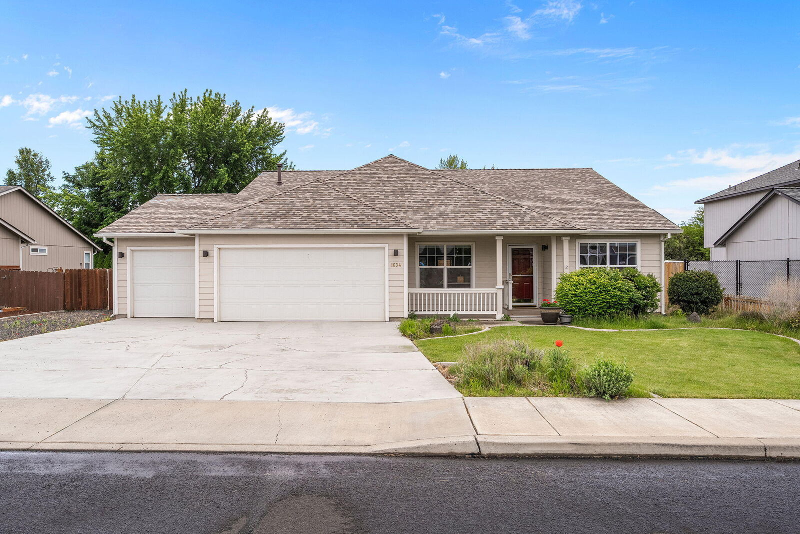 Property Photo:  1634 NW Teak Avenue  OR 97756 