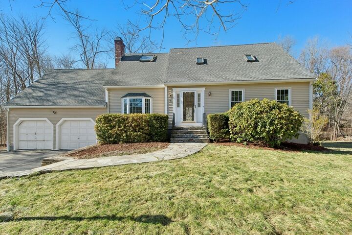 Property Photo:  9 Heritage St  MA 01545 