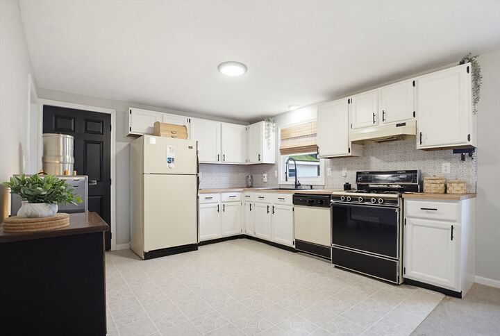 Property Photo:  138 Howe St 138  MA 01752 
