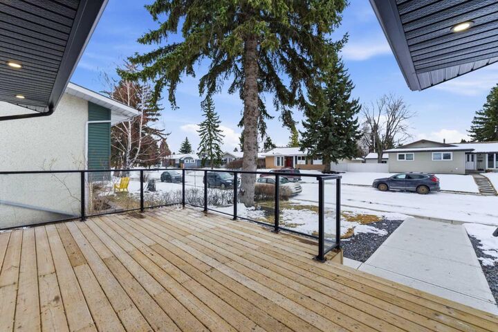 Property Photo:  10327 Wapiti Drive SE  AB T2J 1J3 