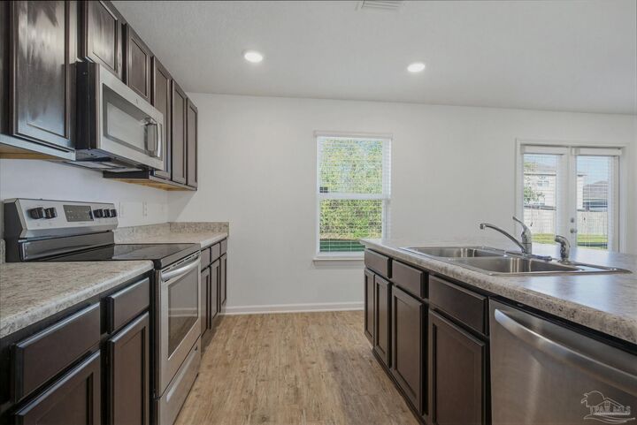 Property Photo:  5894 Blackhorse Cir  FL 32526 