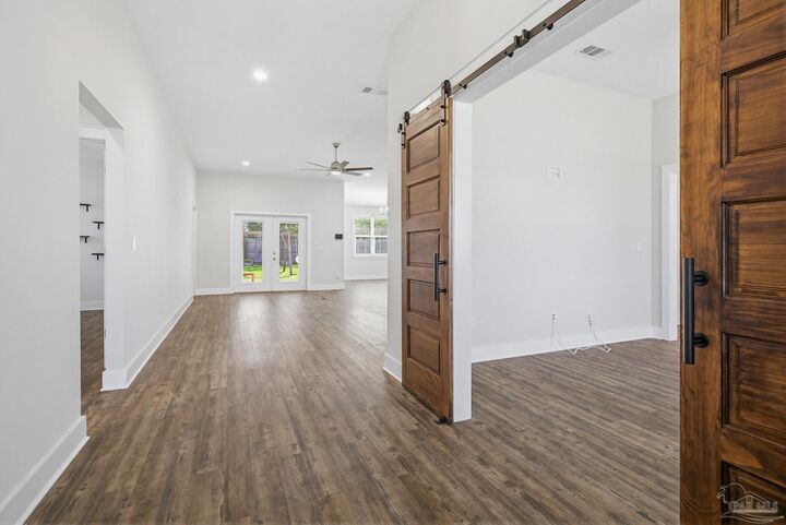 Property Photo:  3300 Eagle St  FL 32533 