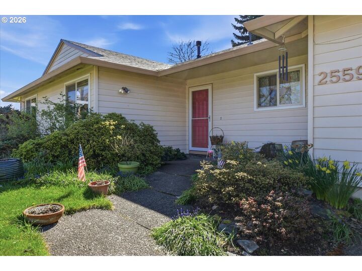 Property Photo:  2559 S Dogwood Ter  OR 97113 