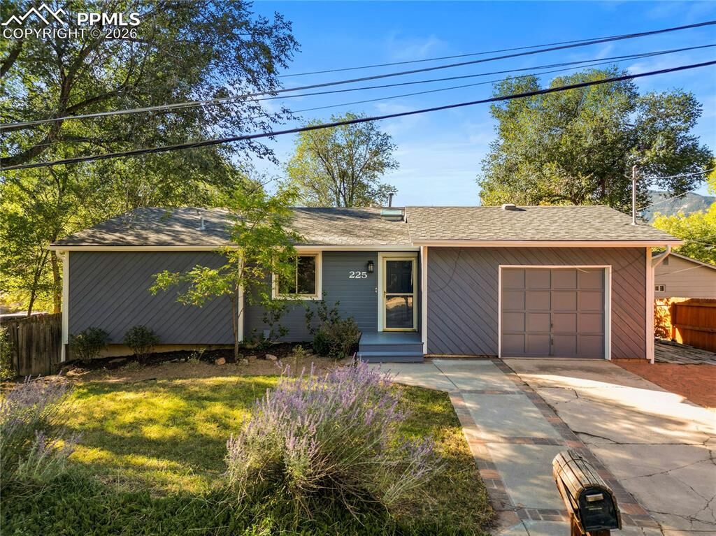 Property Photo:  225 W Navajo Street  CO 80905 