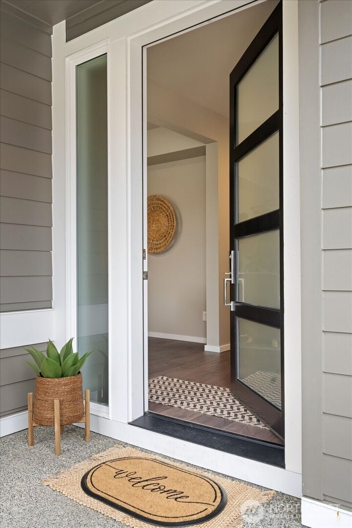 Property Photo:  1430  Pratt Avenue SE  WA 98045 