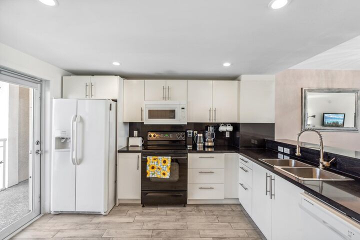 Property Photo:  750 N Ocean Boulevard 1507  FL 33062 