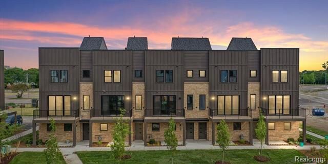Property Photo: 1058 Hampton Circle 74 MI 48207