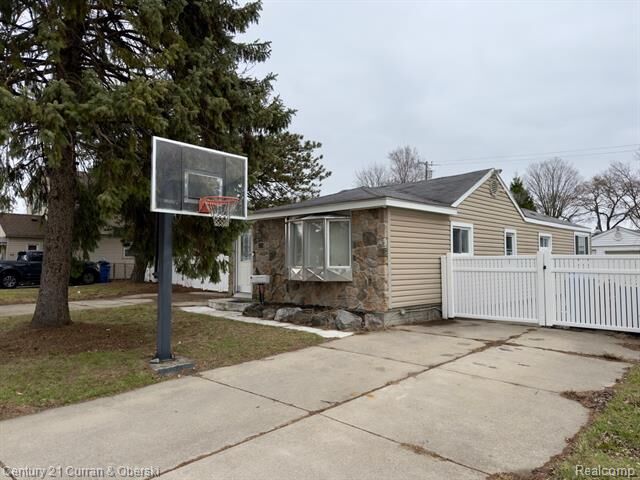 Property Photo:  8320 Robindale Avenue  MI 48127 