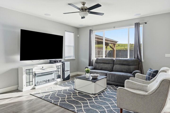 Property Photo:  190 Tanoak Street  CA 95023 