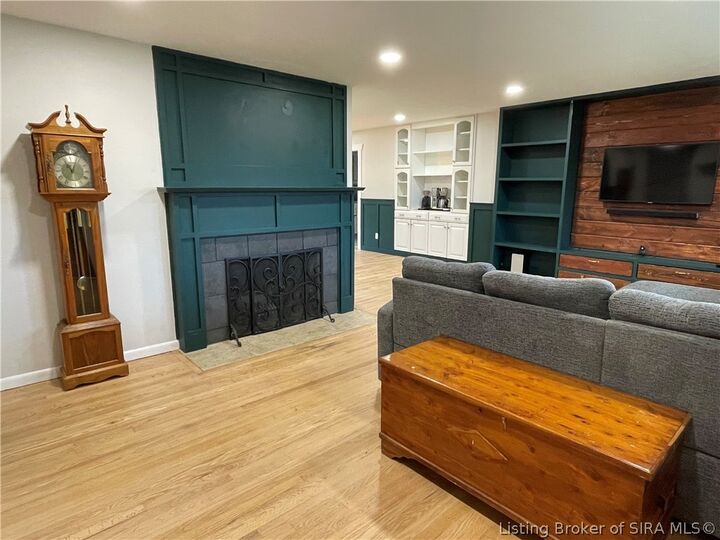 Property Photo:  2420 Stover Drive  IN 47150 