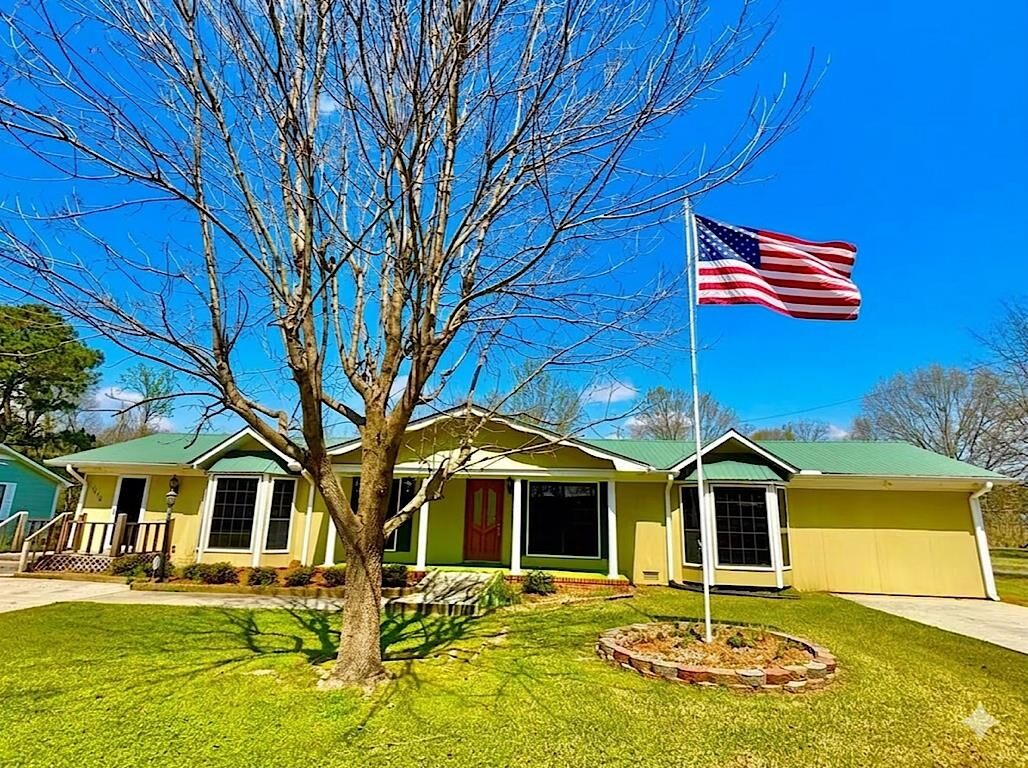 Property Photo:  1610 Edward St  AL 35077 
