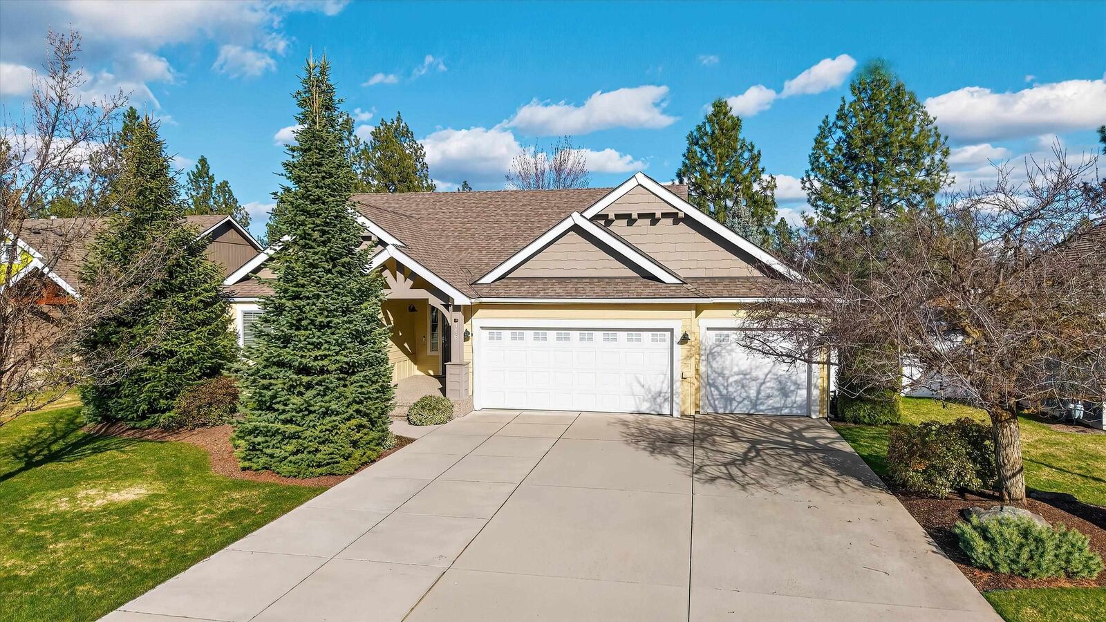 Property Photo: 116 N Helstrom Dr WA 99006