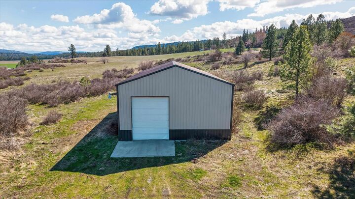 Property Photo:  17619 N South Bank Rd  WA 99026 
