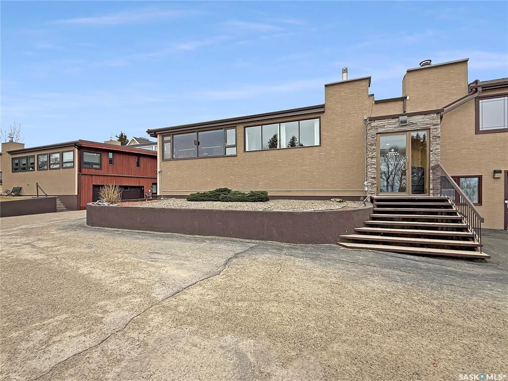Property Photo: 275 Alpine Crescent 8 SK S9H 4T5