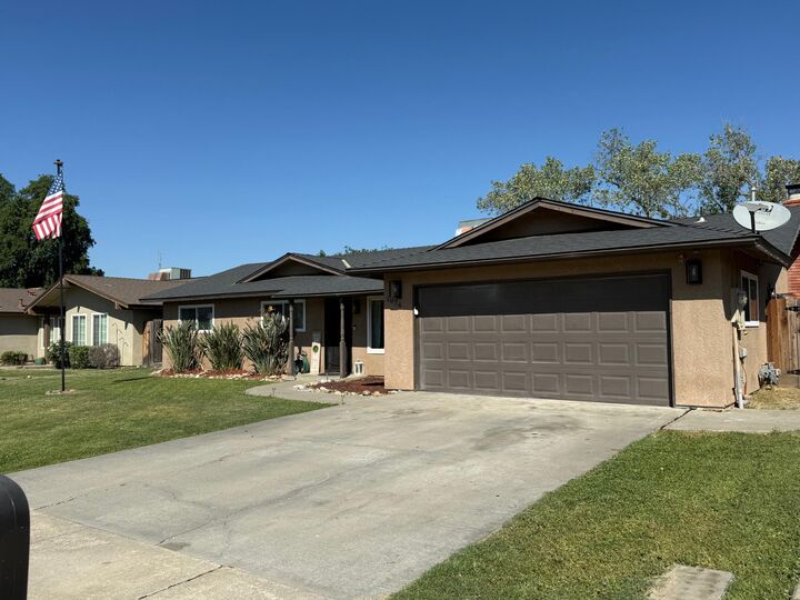 Property Photo:  1074 Raymond Road  CA 93230 