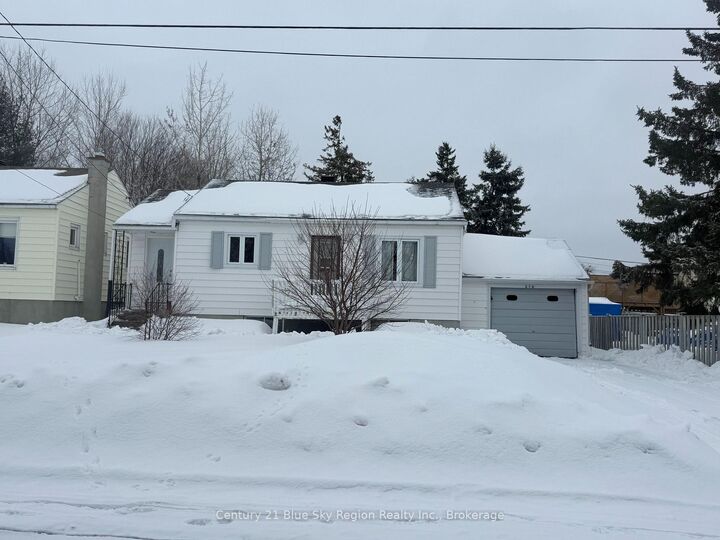 Property Photo:  578 McPhail Street  ON P1B 5Z2 