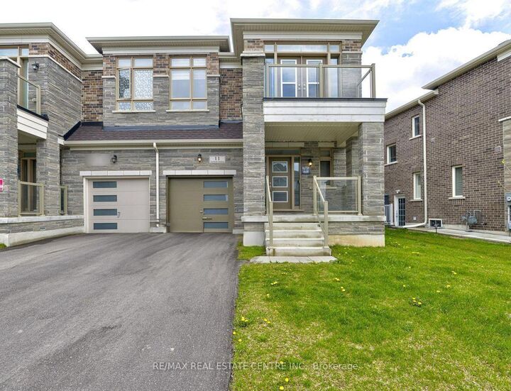 Property Photo: 11 Trailbank Gardens ON L8B 1Z3